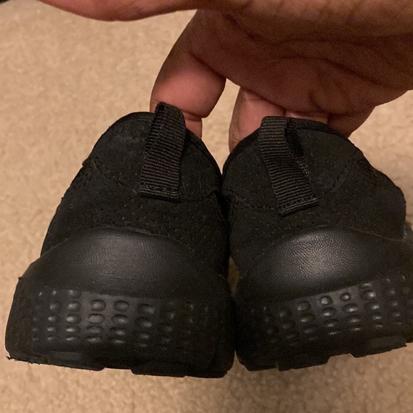 Extremely comfortable black workout shoes. Size 7 - Picture 4 of 7